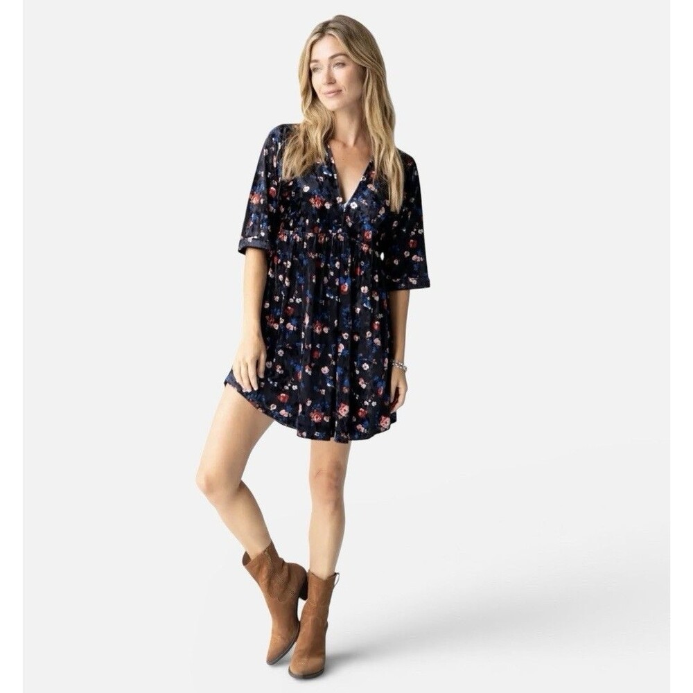NWT NATURAL LIFE Stella V Neck Black Floral Velvet Dress Women’s Size Medium NEW
